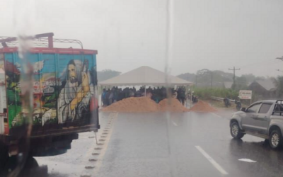 Productores de arroz y soya bloquean Yapacaní en la nueva ruta Santa Cruz-Cochabamba
