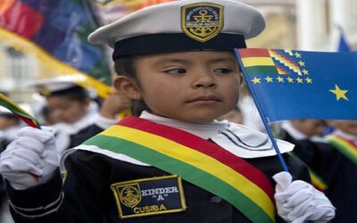 Los desfiles escolares por el Día del Mar se realizarán, no están prohibidos: Educación