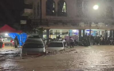 Lluvias castigan Santa Cruz, El Torno vuelve a sufrir otro gran susto, vehículos fueron arrastrados