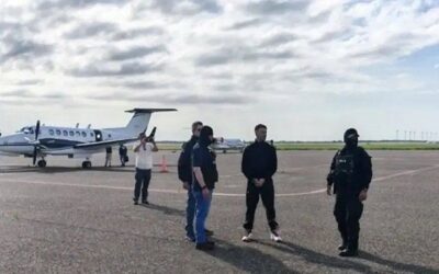 Enmanillado de pies y manos, así fue entregado Marset a la DEA y subió a un avión rumbo a Estados Unidos