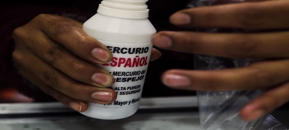 Comercio ilegal de mercurio: La Policía aprehende a tres personas en la zona Sur de La Paz y secuestra 300 frascos del químico