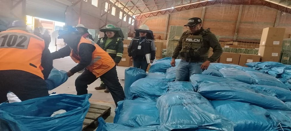 Encuentran más de 50 ton de sustancias controladas en galpones de la Aduana de Oruro