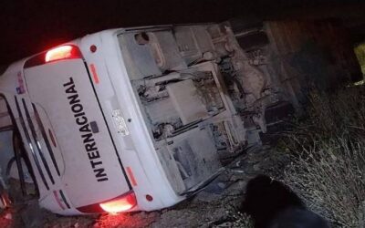 Tragedia en la ruta internacional a Chile, un bus vuelca y se salda con ocho personas muertas y heridos