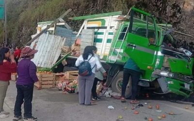 Dos muertos en una triple colisión cerca del túnel San Rafael en el trayecto a los Yungas