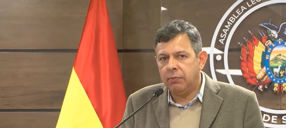 Fuera de todo contexto, Presidente del Senado dice que el problema de la mala gasolina ‘está solucionado’