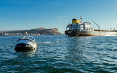 YPFB asegura que provisión se regularizará en horas; dos buques con 50 MM de litros, cada uno, atracaron en Arica