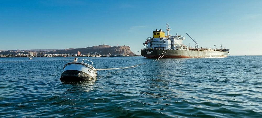 YPFB asegura que provisión se regularizará en horas; dos buques con 50 MM de litros, cada uno, atracaron en Arica