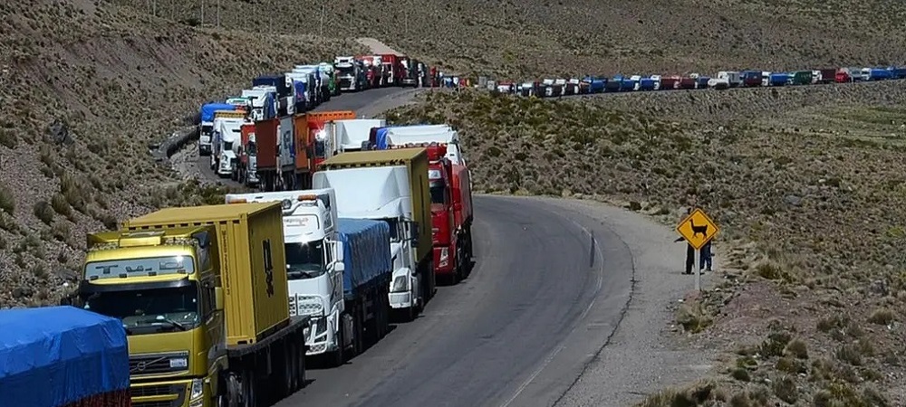 Empresarios del transporte bloquearán y marcharán desde Senkata a La Paz este lunes por combustible