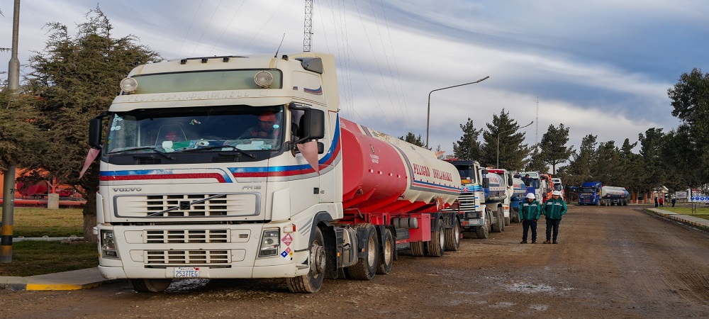 El Gobierno admite que en febrero ingresó a Bolivia combustibles sin control de calidad; YPFB hará compras directas en el exterior
