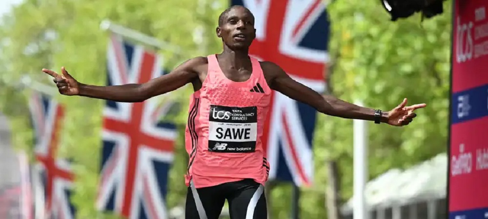Keniano Sabastian Sawe bate récord mundial al ganar Maratón de Londres en menos de 2 horas