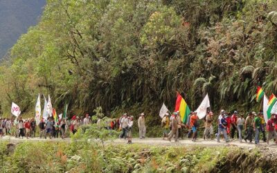 Mineros y campesinos se suman a la marcha indígena que ya se encuentra en Caranavi y sigue su rumbo a La Paz