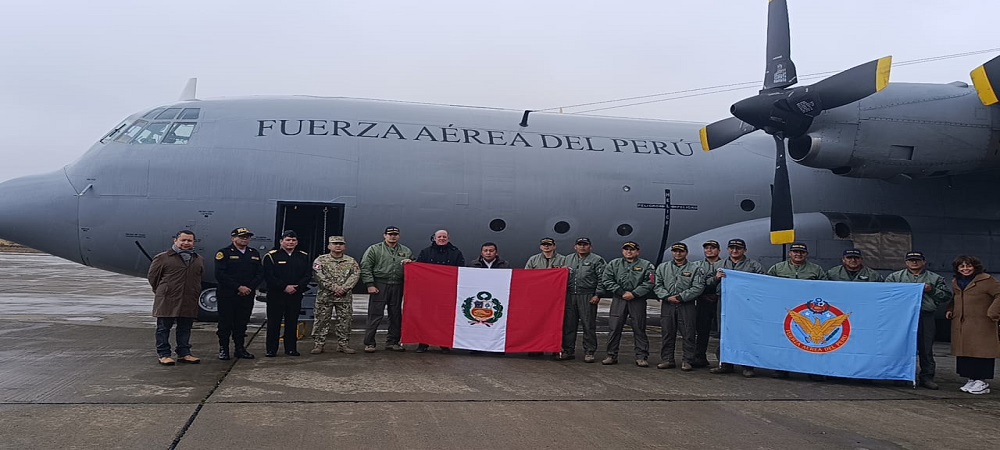 Perú dona a Bolivia 4 toneladas de alimentos y aprovecha para evacuar a sus connacionales