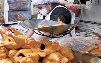 Los precios de las carnes de res y pollo se disparan en La Paz sitiada por bloqueos