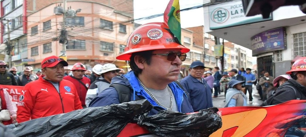 La COB califica de tardío aviso de rebaja de salario de Rodrigo Paz de un 50%