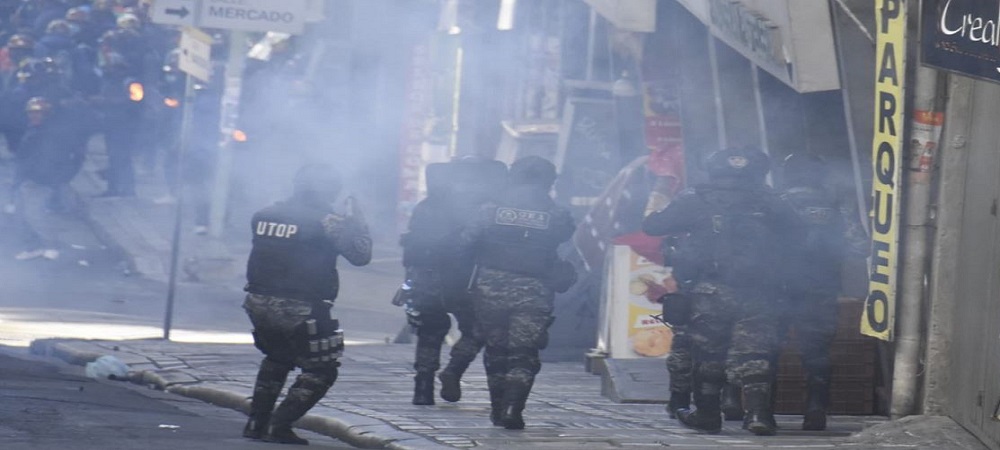 La Paz campo de batalla, gases y dinamitas estallan en el centro del poder político de Bolivia