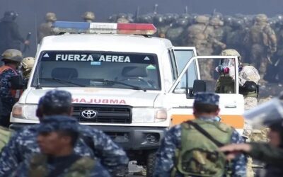Gemelos nacen en una ambulancia al no poder pasar un punto de bloqueo