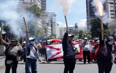 Maestros urbanos y rurales van al paro de 24 horas con marchas, bloqueos y toma de instituciones públicas