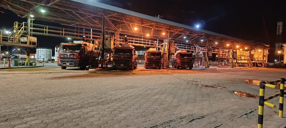 Pese a puntos de bloqueo: YPFB reporta el despacho de 1.100 m3 de gasolina especial a surtidores de La Paz y El Alto