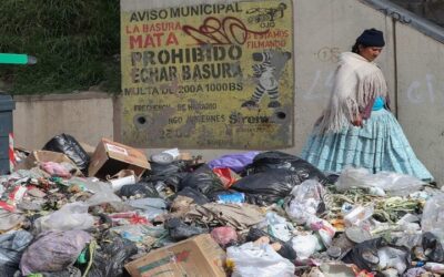 En medio de bloqueos, filas por combustibles, La Paz se inunda de basura