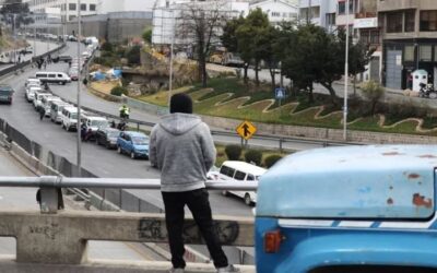 Ya no hay bloqueos, pero las filas por combustibles son interminables, según YPFB los choferes cargan doble