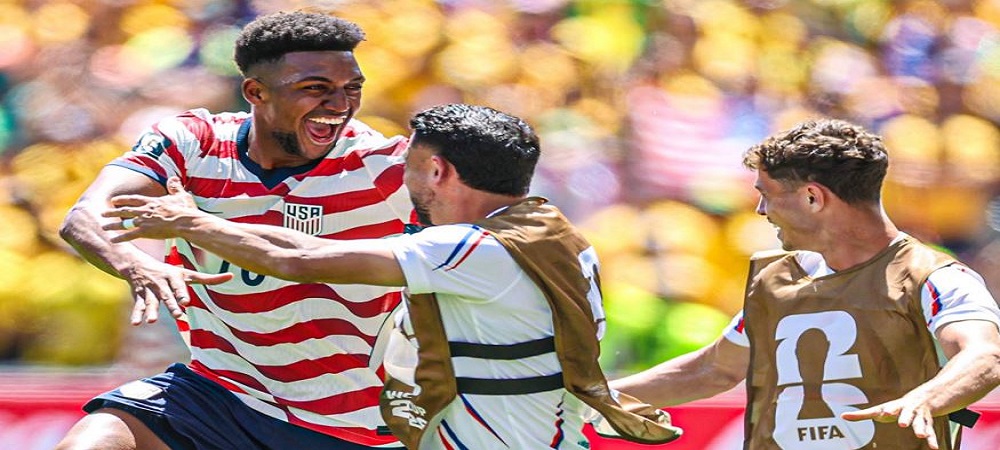Estados Unidos aprovecha la localía y logra el segundo boleto a dieciseisavos del Mundial