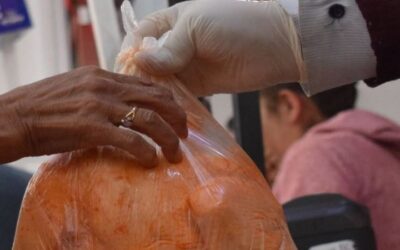 En Emapa se vende el kilo de pollo a Bs 18, pero las filas son de kilómetros