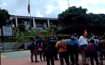 La conflictividad escala, campesinos toman pozo petrolero en Santa Cruz