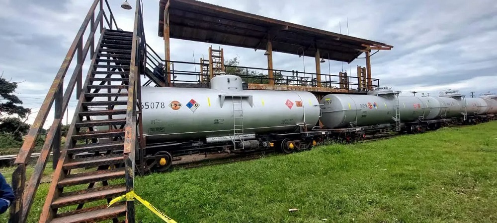 YPFB restituye la vía férrea, al menos 1 MM de litros de gasolina un total de 12 MM entraron desde Puerto Suárez