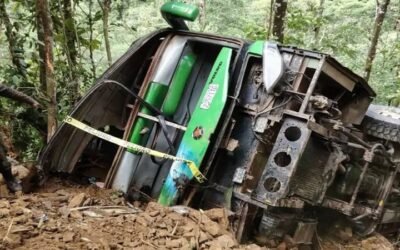 Tragedia en ruta a Apolo, tres fallecidos y heridos: Exigen justicia tras la fuga del conductor que provocó el embarrancamiento