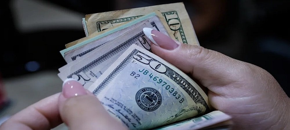 Doble cotización del dólar estadounidense en un día refleja mal manejo de la política cambiaria en el BCB