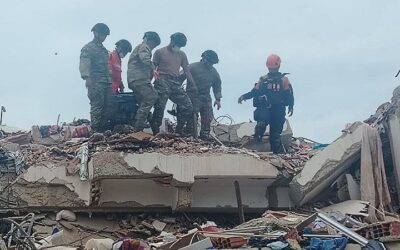 Rescatistas de Bolivia distinguidos por su labor de ayuda en la tragedia en Venezuela