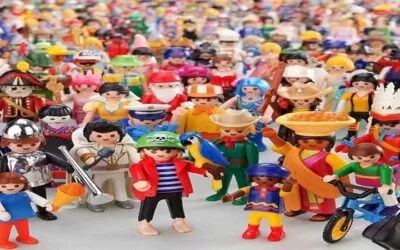 La 16 de Julio, la curva Sur del Tigre, un puesto de salteñas, el teleférico y otras expresiones paceñas en Playmobil