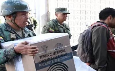 Elecciones atípicas en Ecuador que votó en medio de militares