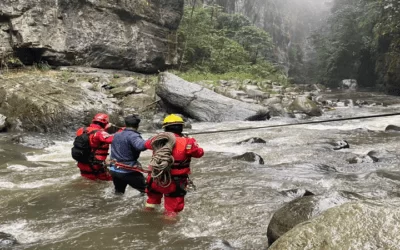 Al menos diez turistas fueron víctimas de una riada en Cochabamba, cuatro fatales (video)