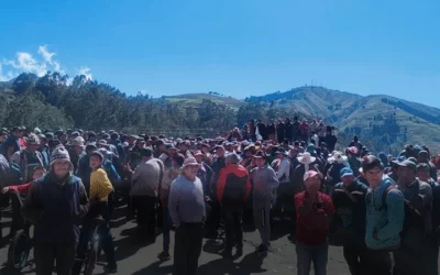 Se restableció el tránsito por la vía nueva a Santa Cruz luego del acuerdo firmado que suspende el bloqueo en Colomi