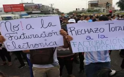 Multitudinaria de marcha en contra de Impuestos Nacionales en Santa Cruz, gremiales rechazan la facturación electrónica