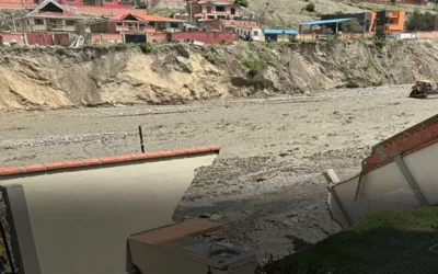 La Paz en alerta roja, la Armada interviene, las casas caen una a una en Irvapi, mientras colocan gaviones para evitar la catástrofe