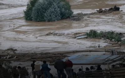 Las casas de 30 familias fueron arrasadas por el lodo en Laquiña-Sacaba, claman por ayuda, el barro está hasta por los techos