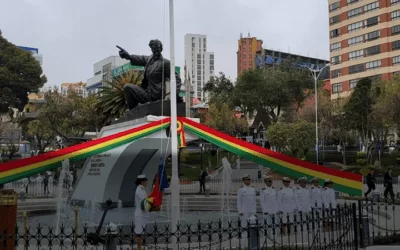 Con la entrega de ofrendas florales inician los actos protocolares por el 23 de Marzo en plaza Abaroa de La Paz