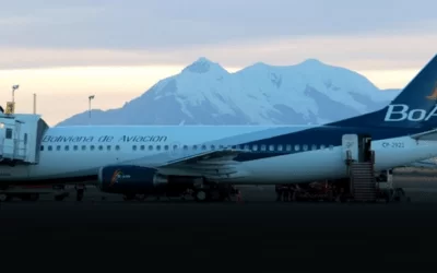 Jauría de perros impacta con avión de BoA en pista en aeropuerto de El Alto, causa miedo y daña el tren de aterrizaje de aeronave