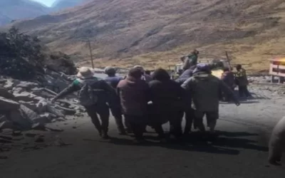 Los enfrentamientos armados entre cooperativistas mineros en Yani-Sorata causaron la muerte de un policía, otro se debate entre la vida y la muerte