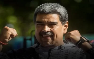 El Consejo Nacional Electoral proclama y entrega credencial a Maduro como presidente de Venezuela