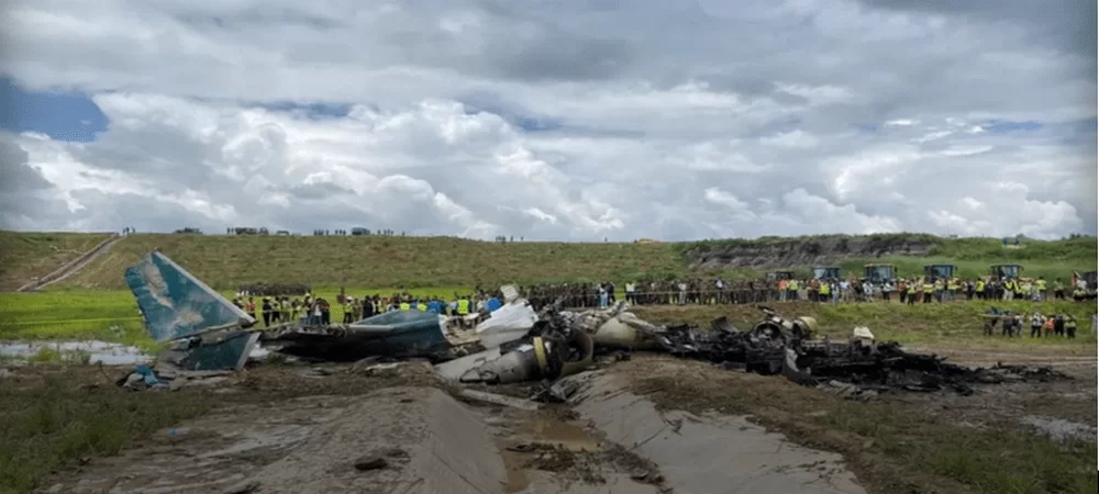 18 pasajeros mueren en Nepal luego de que un avión comercial se estrellara, solo salvó el piloto