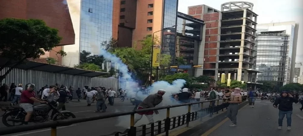 Escala a cuatro los muertos y al menos 46 los detenidos en Venezuela en las represiones en contra del régimen de Maduro