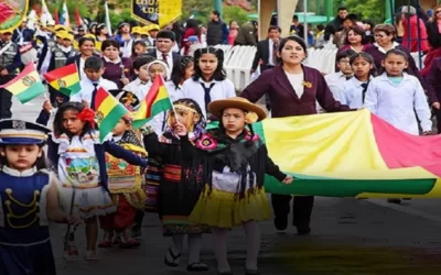 Desfiles escolares inician los actos protocolares por el 199 aniversario de Independencia de Bolivia