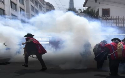 La Paz vivió momentos de terror tras el enfrentamiento de ‘Ponchos rojos’ y la Policía