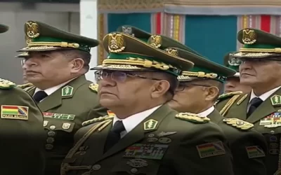 Luis Arce hace cambios en la Policía, pero mantiene a Álvaro Álvarez como comandante y lo asciende a general superior