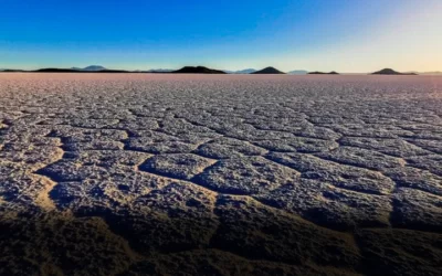 Bolivia firma con la Uranium One Group de Rusia un contrato para extraer 14.000 toneladas de litio en Uyuni