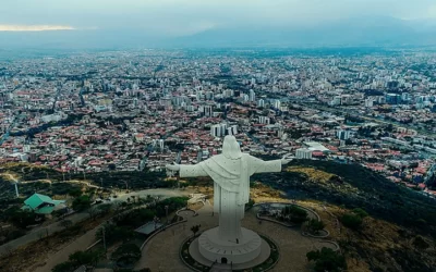 El jardín de Bolivia, Cochabamba, cumple 214 de la Revolución por la Independencia de la patria