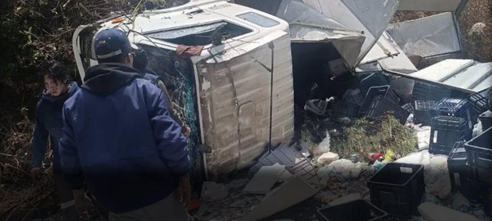 Grave accidente en La Paz, un camión se precipita 40 metros en Següencoma, una persona muere y hay dos heridos